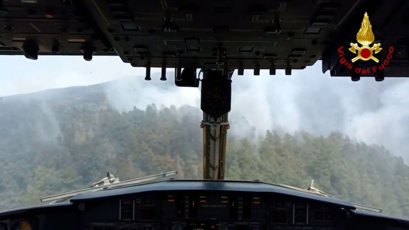 Hašení požáru očima pilota italského letadla